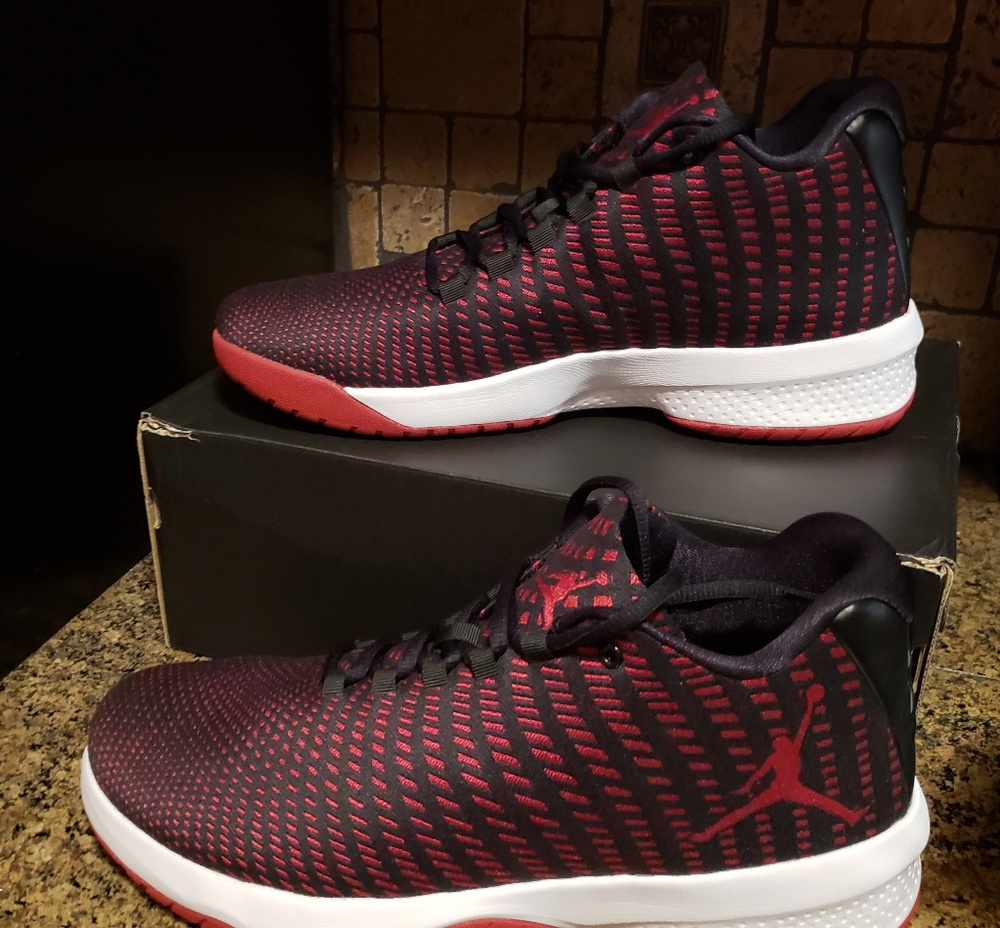 881444-002 Nike air Jordan B. Fly black and red